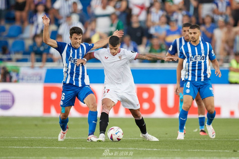 阿扎尔正在 阿扎尔正在